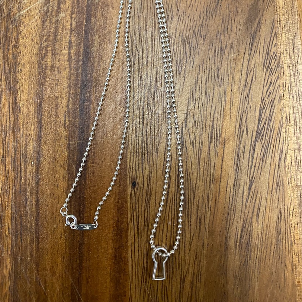 Makers keyhole pendant only . Comes with box and pouch .